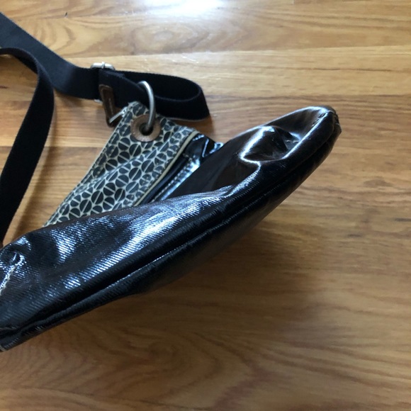 Fossil Crossbody Bag Patent Leather / Coated Canvas - Picture 7 of 9